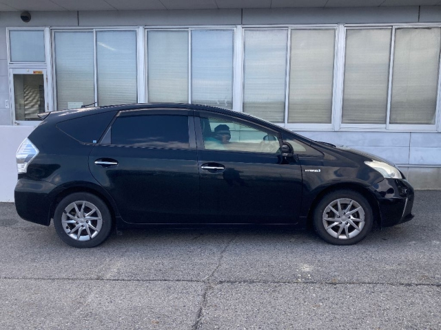 TOYOTA PRIUS ALPHA 2013