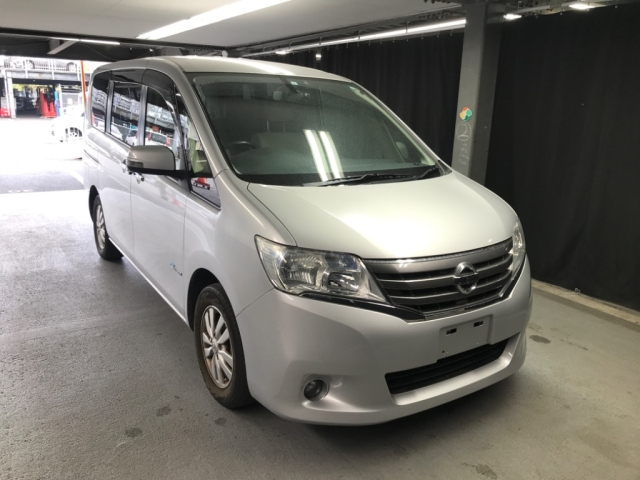 NISSAN SERENA