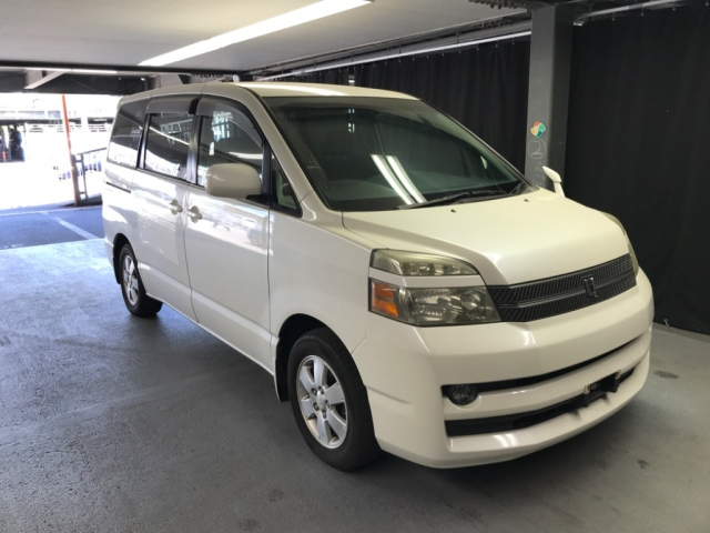 TOYOTA VOXY 2006