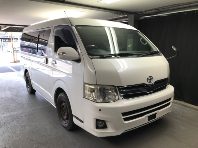 TOYOTA HIACE VAN 2011