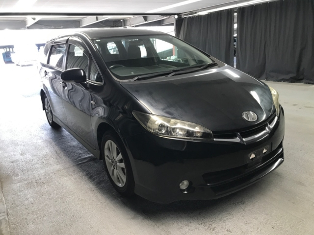 TOYOTA WISH 2010