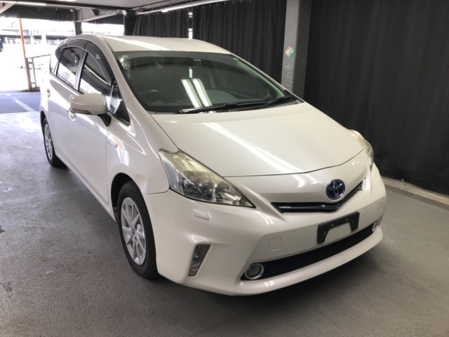 TOYOTA PRIUS ALPHA 2013