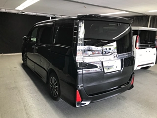 TOYOTA VOXY 2017