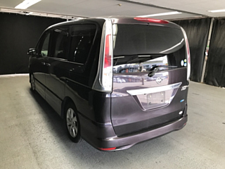 NISSAN SERENA 2010