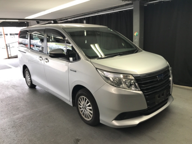 TOYOTA NOAH 2014