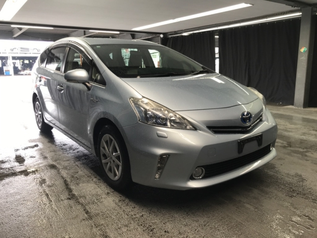 TOYOTA PRIUS ALPHA 2012