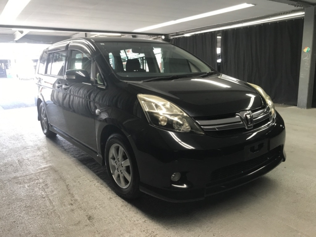 TOYOTA ISIS 2011