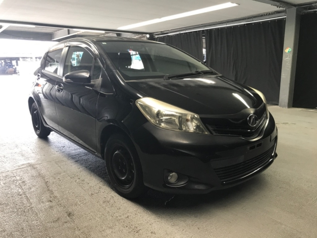 TOYOTA VITZ 2013
