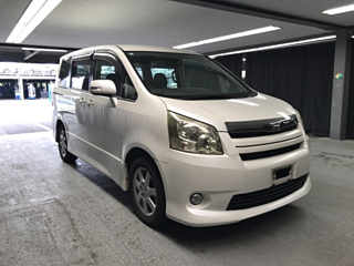 TOYOTA NOAH 2008