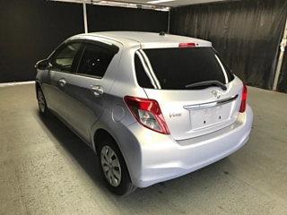 TOYOTA VITZ 2012