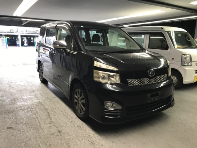 TOYOTA VOXY 2012