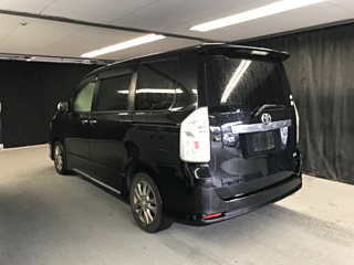 TOYOTA VOXY 2012