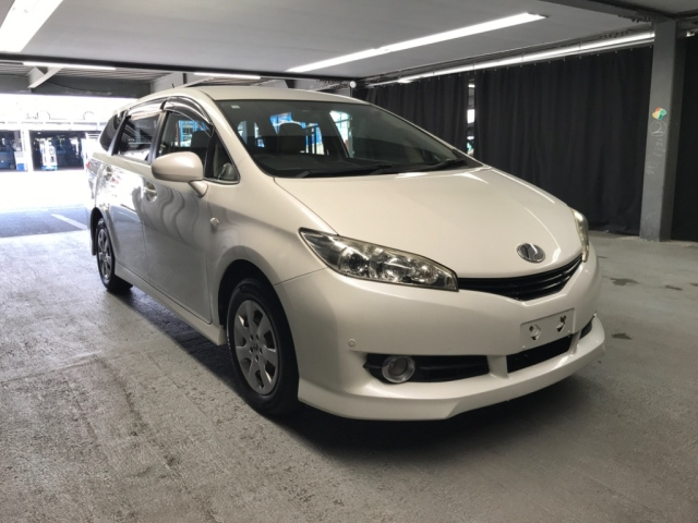 TOYOTA WISH 2010