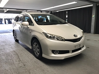TOYOTA WISH 2010
