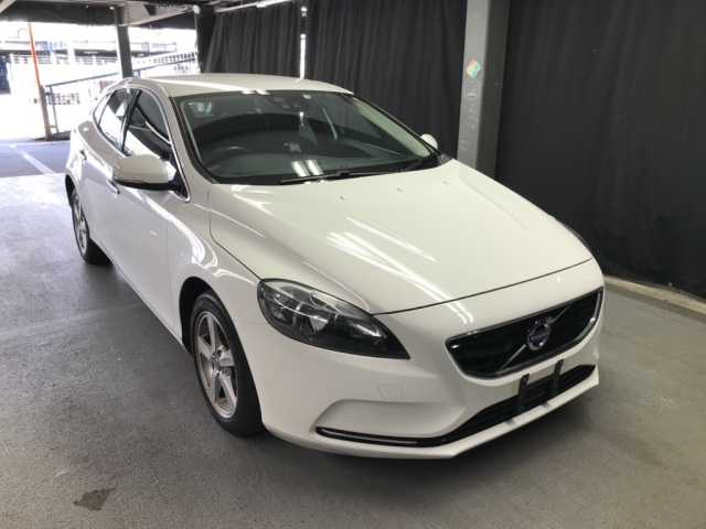 VOLVO V40 2014