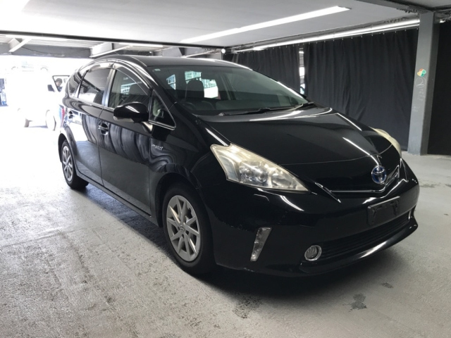 TOYOTA PRIUS ALPHA 2011