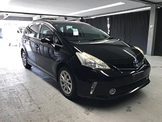 TOYOTA PRIUS ALPHA 2011