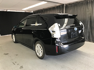 TOYOTA PRIUS ALPHA 2011