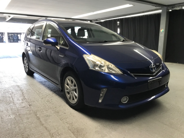 TOYOTA PRIUS ALPHA 2014
