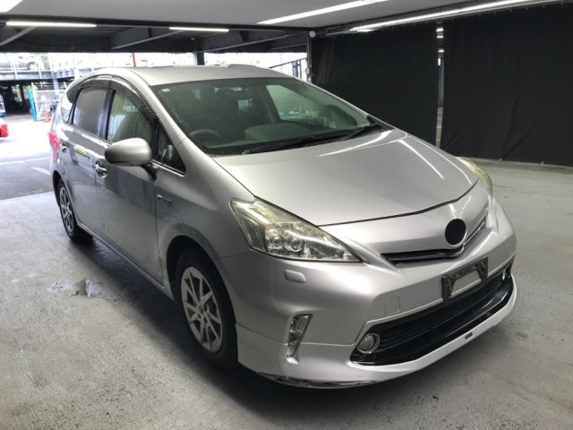 TOYOTA PRIUS ALPHA 2014