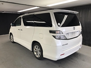 TOYOTA VELLFIRE 2010
