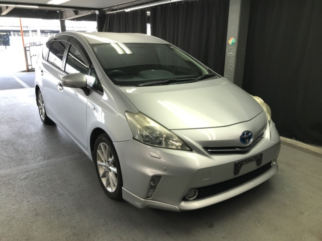 TOYOTA PRIUS ALPHA 2013