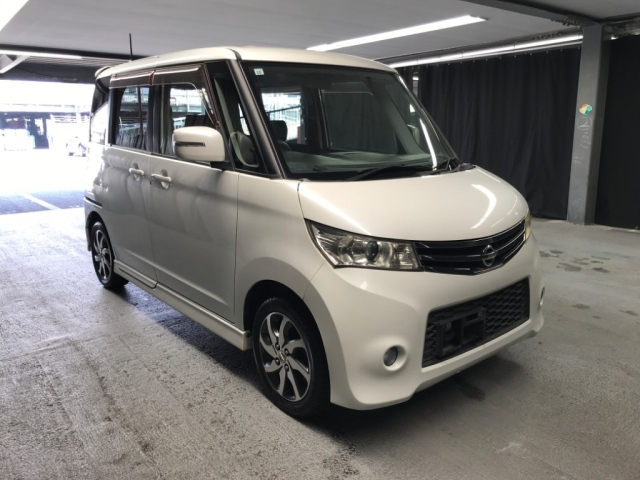 NISSAN ROOX 2011