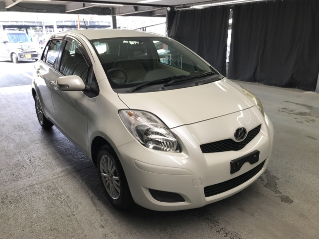TOYOTA VITZ 2010