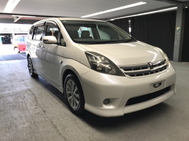 TOYOTA ISIS 2010