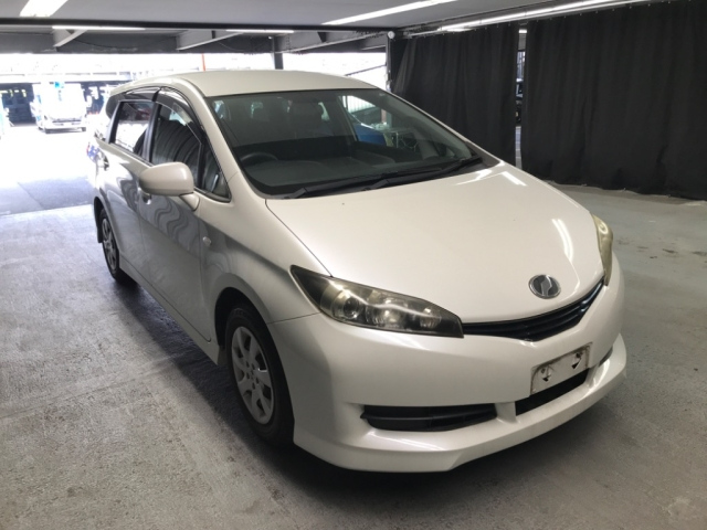 TOYOTA WISH 2010