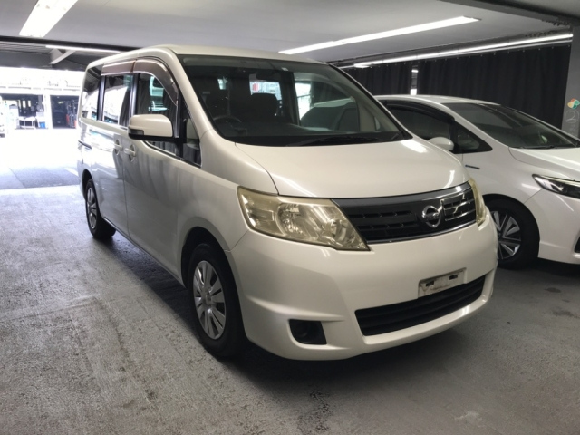 NISSAN SERENA 2010