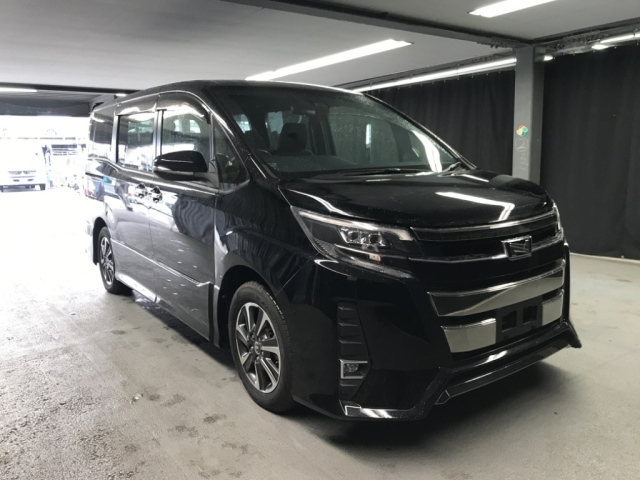 TOYOTA NOAH 2018