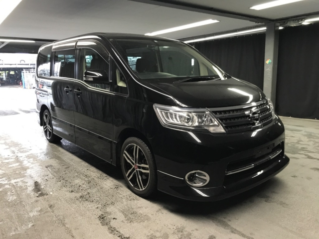 NISSAN SERENA 2010