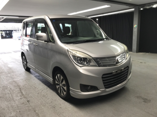 MITSUBISHI DELICA D2