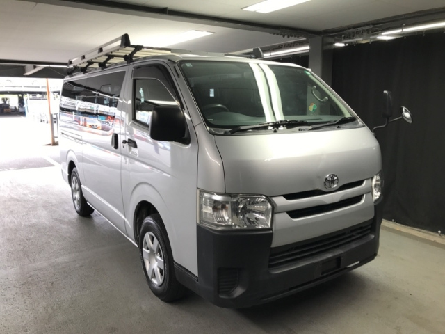 TOYOTA HIACE VAN