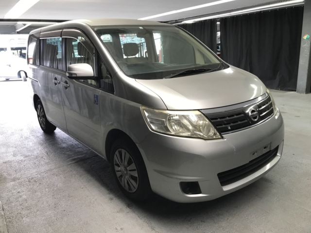 NISSAN SERENA 2010