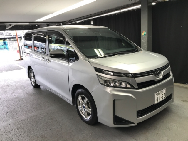 TOYOTA VOXY 2017