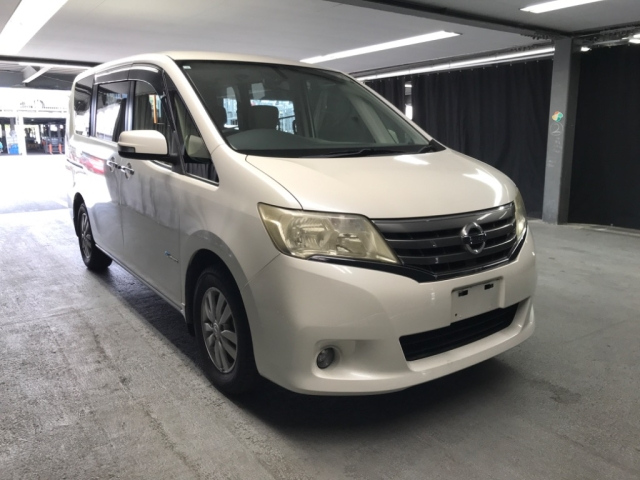 NISSAN SERENA 2013