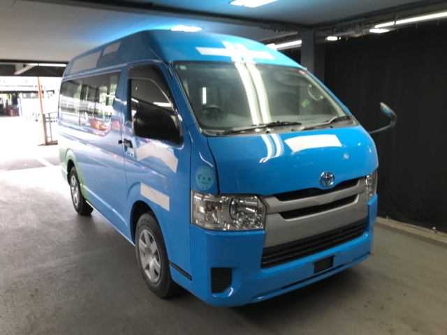 TOYOTA HIACE VAN