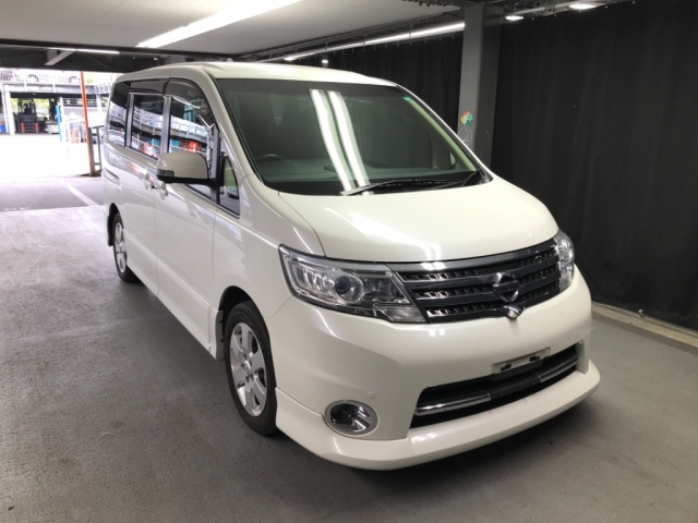 NISSAN SERENA 2010