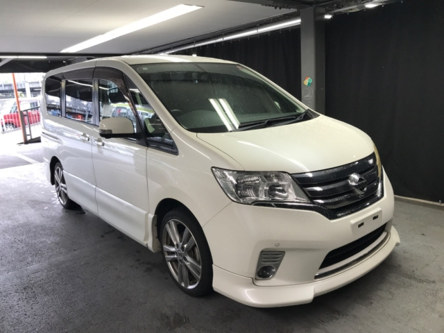 NISSAN SERENA 2010