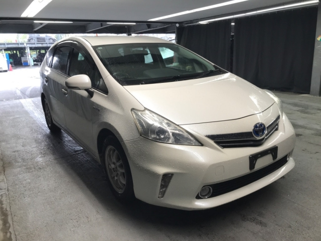 TOYOTA PRIUS ALPHA 2012