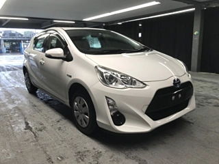 TOYOTA AQUA 2015