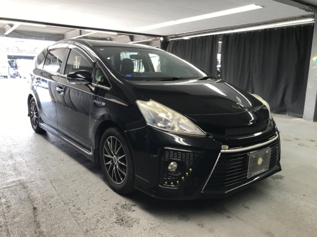 TOYOTA PRIUS ALPHA 2012