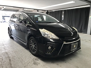 TOYOTA PRIUS ALPHA 2012