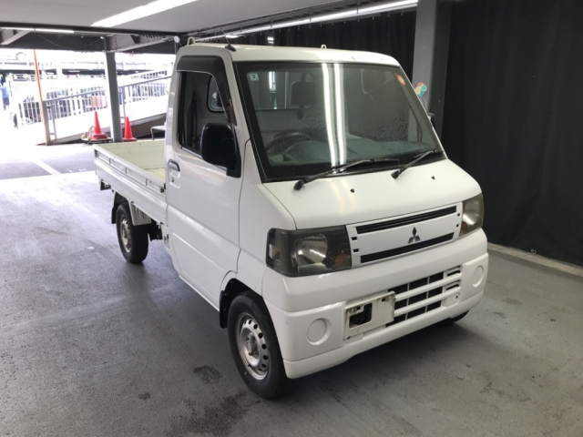 MITSUBISHI MINICAB TRUCK 2011