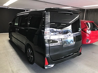 TOYOTA VOXY 2017