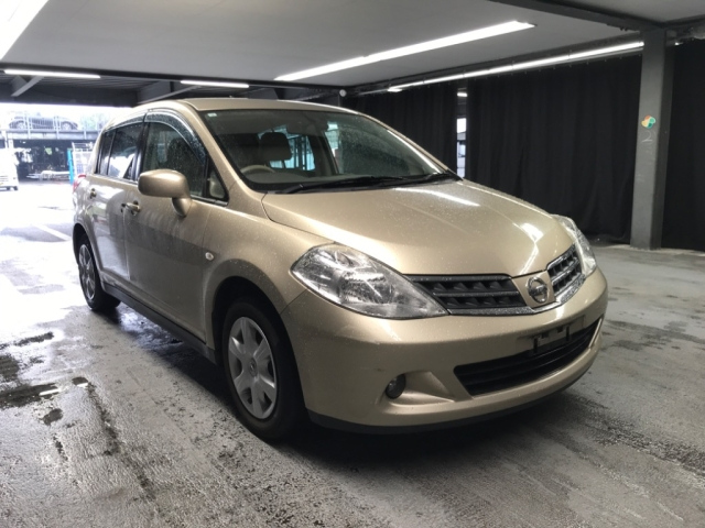 NISSAN TIIDA 2011