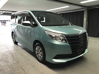 TOYOTA NOAH 2014