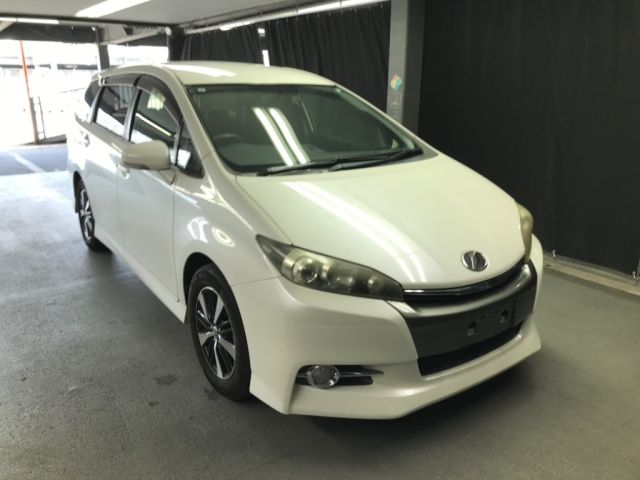 TOYOTA WISH 2013